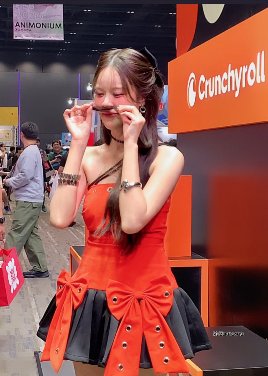 KhuenCheepSaoY's tweet image. ฟค : โม ๆ มีซีรี่ย์เรื่องสองยัง
โม : เรื่องแรกอย่างถ่ายไม่เสร็จเลย 😂
ฟค : เรื่องสองขอ GL นะ
โม : ไม่แน่นะ ( น้องทำท่าเขินแบบในรูป )
ฟค : อย่าให้ความหวังสาววายสิ 
ฟค : อยากเป็นเมะหรือเคะ
โม : เมะอยู่แล้ว (ทำท่าตะเบ๊ะ 🫡)
55555555555555555666
*ลืมถ่ายคลิปตอนน้องพูด*

#MOBYE