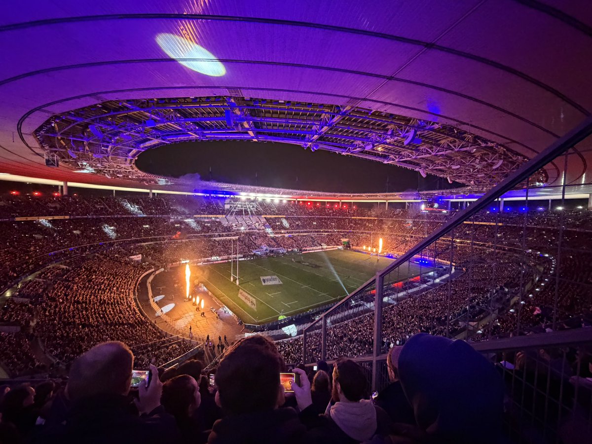 Première pour un match du XV de France. Bel outil. On va pas bouder notre plaisir. #FRAIRL