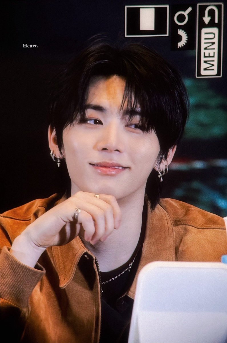 oh to have insane side profile and beautiful smile