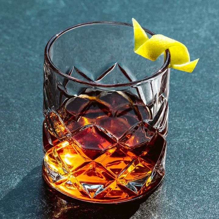 [Recept] Sazerac. Nieuw op Cocktail Nieuws. Zie hier: cocktailnieuws.blogspot.com/2026/02/recept…