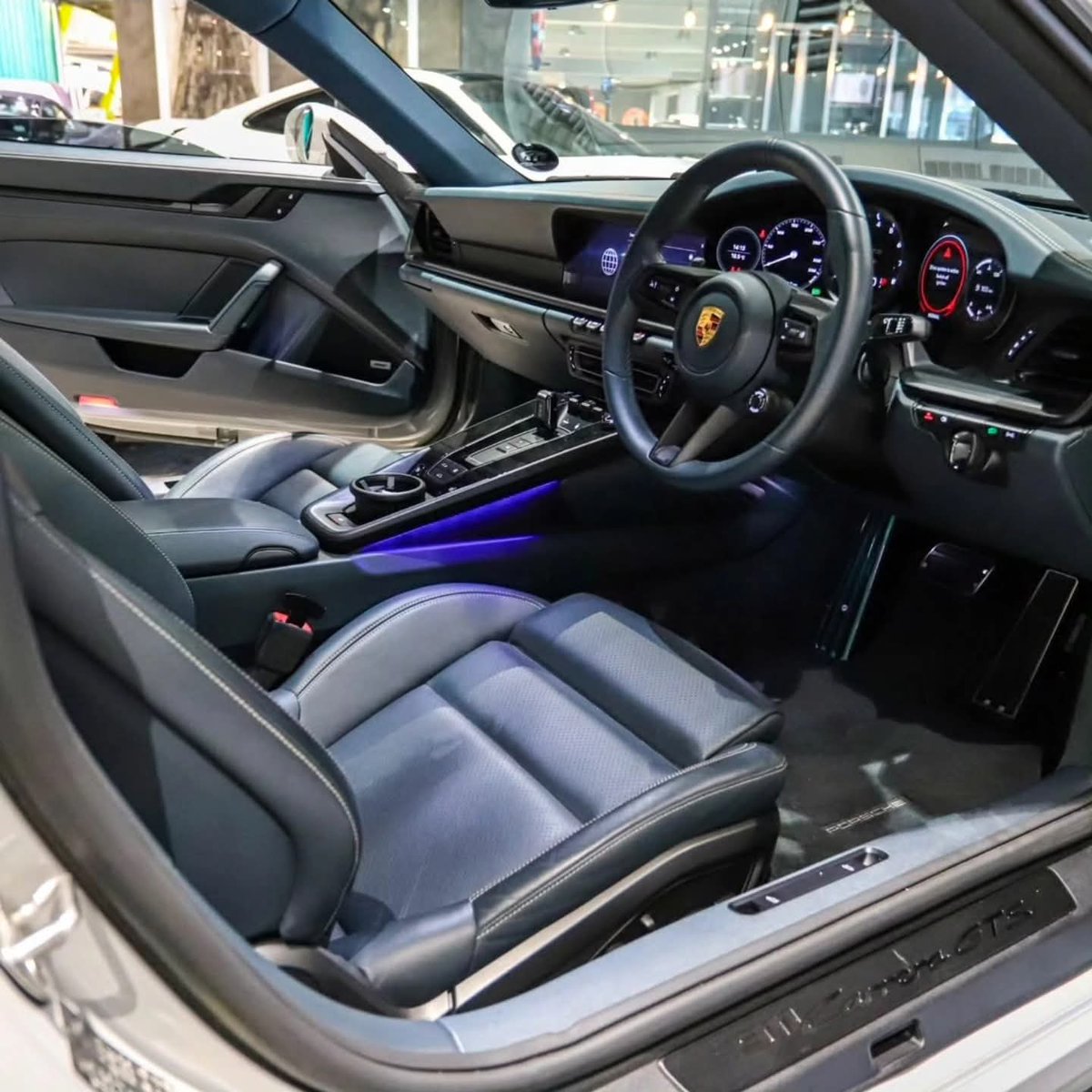 BoitumeloCaleb's tweet image. R3 299 999 
2023 Porsche 911 Carrera GTS (992)
3.0L Twin-Turbo flat-six-cylinder
353kW &amp;amp; 570Nm of torque
8 speed Automatic PDK transmission 
(7000 km).