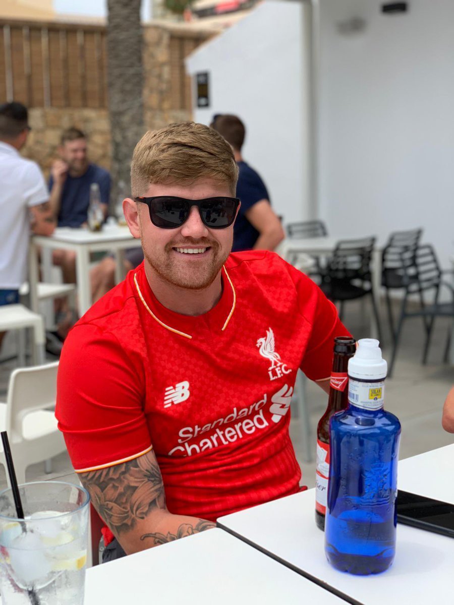 AFCMango1st's tweet image. Happy birthday to our goalkeeper and die hard Liverpool fan @JayCriddle ….

Never known a bloke genuinely thrilled when a game of football is called off 🍺🍺 #alcoholic 

Get your wallet out tomorrow 💰💰💰
