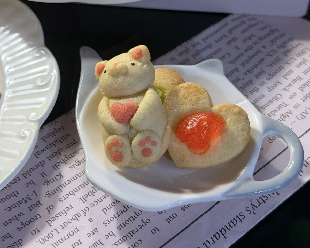 📍Tea Roomウリエル(大阪/中崎町)

猫まみれの店内で、バレンタイン限定の黒猫のチョコチーズケーキたべたよ🐈‍⬛💌
ジブリとねこ好きさんにおすすめのカフェ💭🐾