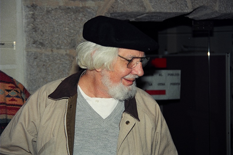 E_O_C_'s tweet photo. En 1993 viajé a Ávila para asistir a un gran seminario sobre mística en el que participaron, entre otros, Manuel Vicent, Ernesto Cardenal, María Kodama de Borges, etc. Empiezo a subir los audios a #ArchivoEOC https://t.co/uGocFzfb7L Los lectores de #BuscandoaDios lo valorarán https://t.co/8BnoGmkZ38