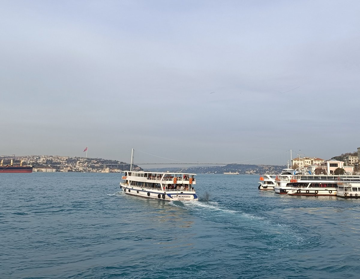 Cuma duasıdır;
Rabbim sizi sevsin,sevdirsin,sevindirsin.