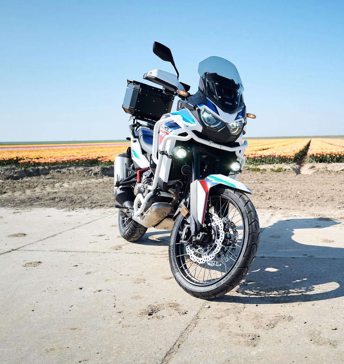 #gestolen #Motor Gestolen Nederland 
✅ Datum Gestolen:  05-02-2026
✅ Gestolen te  : Barendrecht 
✅ Merk: Honda
✅ Model : CRF1100L (Afrika Twin)
✅ Kenteken: 27-MX-BG
✅ Vin/Chassisnr: ******
✅ Bouwjaar: 06-05-2024
✅ Kleur: Wit 
✅ Bijzonderheden: Topkoffer