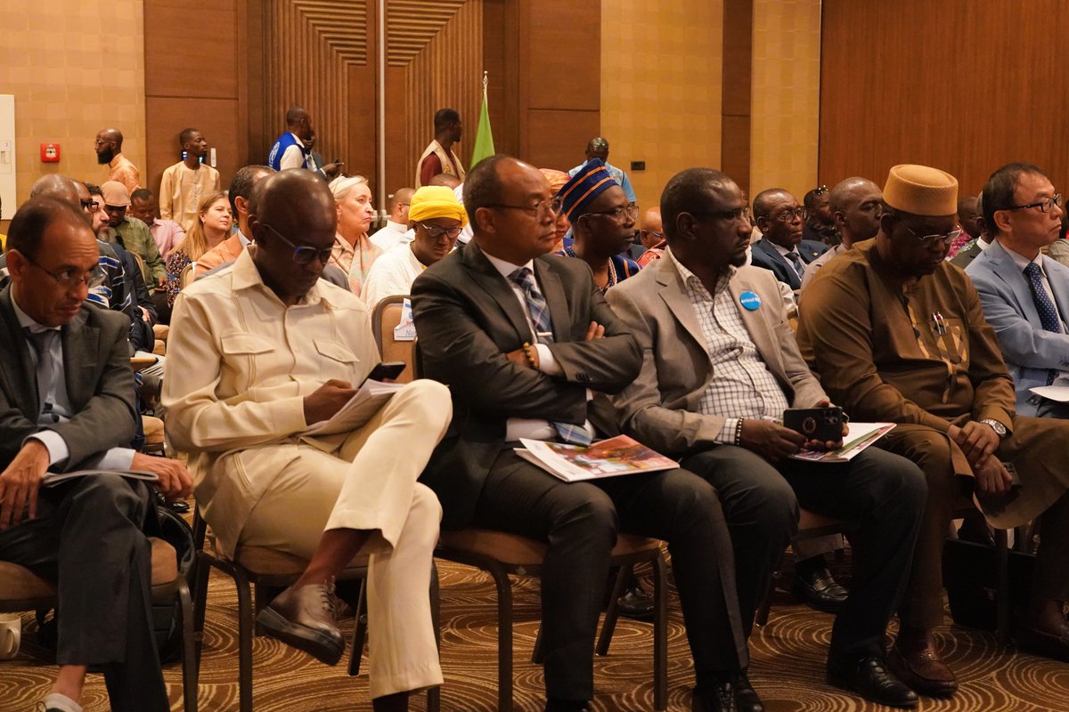 WFP_Mali's tweet photo. On 5 Feb 2026, @GouvMali and partners launched the 2026 Humanitarian Response Plan, to protect livelihoods and keep food on the table for vulnerable families👨‍👩‍👧‍👦

▶️The plan aims to reach 3.8 million people across the country, including IDPs and refugees. #Mali 🇲🇱 #SaveLives https://t.co/qlyAOwx2TN