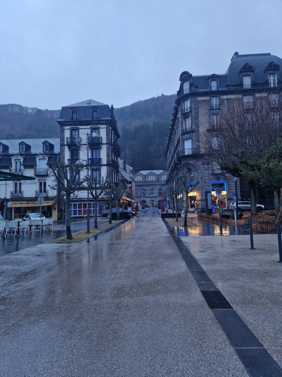 otmontdore's tweet image. 06 février · Le Mont-Dore, 9h50 · 3°C · Pluvieux🌧️
@otsancy @MeteoSancy #meteo