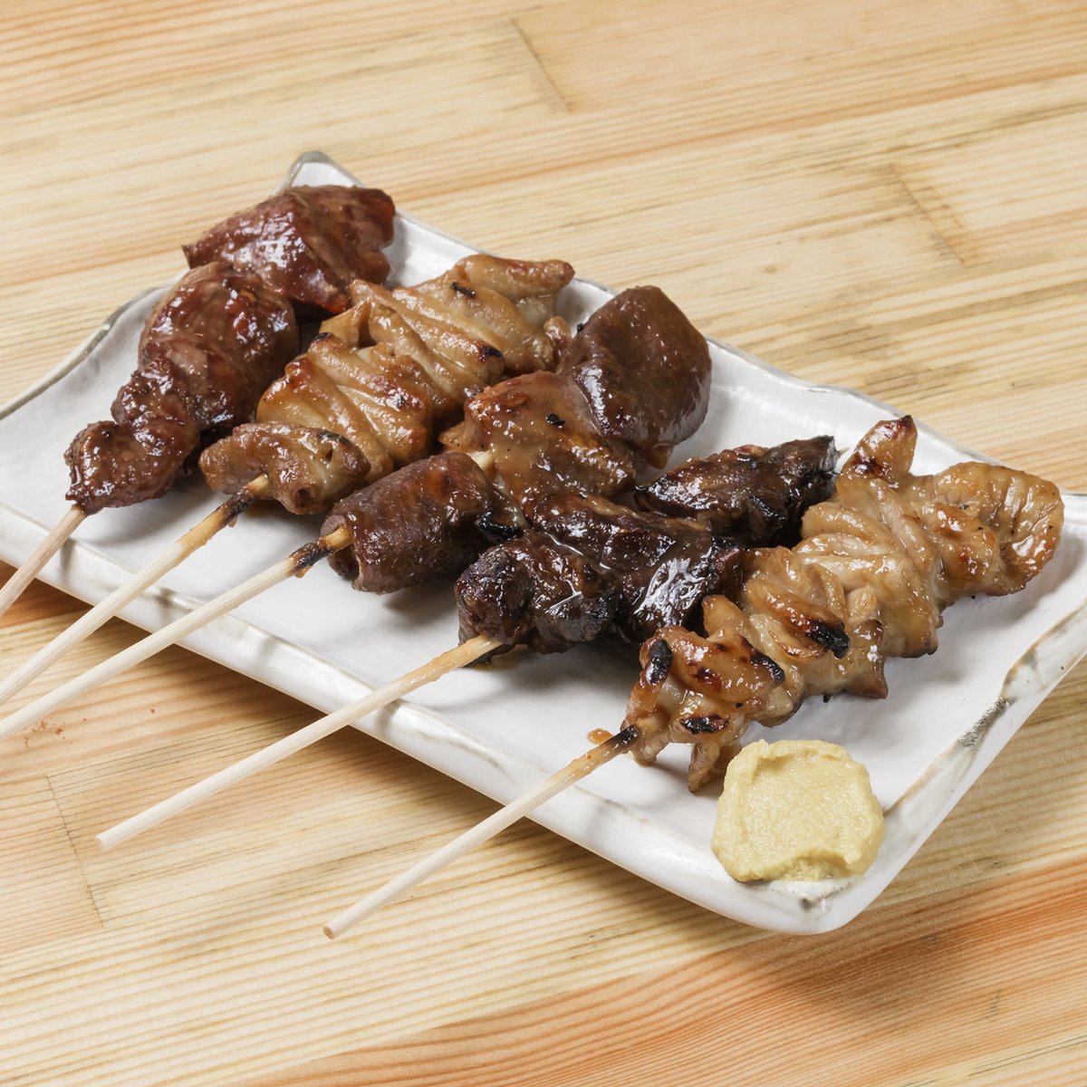 ButamonTenma's tweet photo. ぶたもん天満店の焼きとんは
脂の旨みと香ばしさが口いっぱいに広がります！
ビールやハイボール片手にこの1本、たまりません🍺
1本でも満足、でも気づけば3本目😄
豚の旨みがぎゅっと詰まった串を、ぜひ出来たてでどうぞ❤️
お電話からも受け付けています☎︎

☎︎06-6360-9245 https://t.co/rqidMUXFBZ