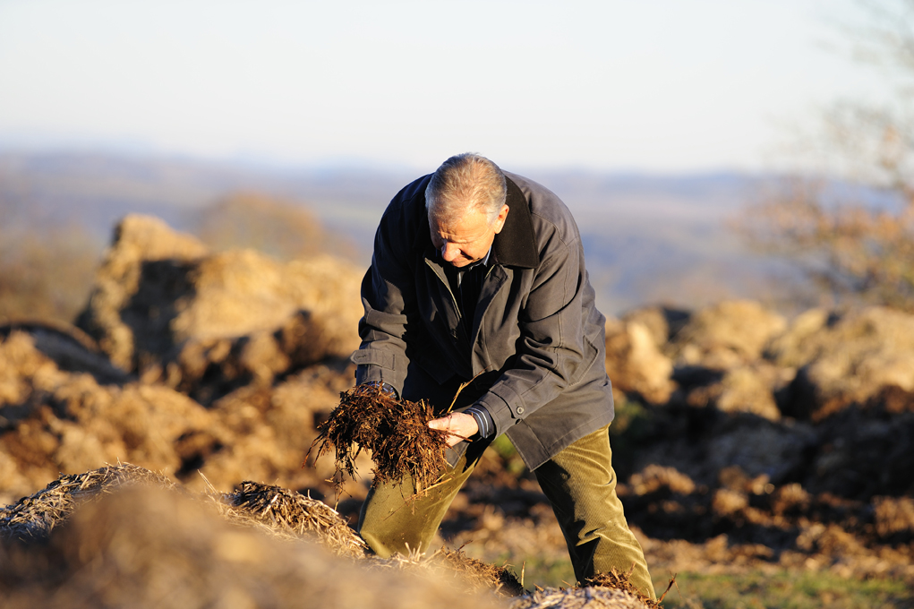 👨‍🌾 « Quand l'humus s'en va, l'homme s'en va ». Marcel Mézy, le « Paysan Chercheur » 🌱 
En savoir plus : sobac.fr/fr/marcel-mezy…
#PaysanChercheur #AgricultureResponsable #SauvegardeDeLaPlanète