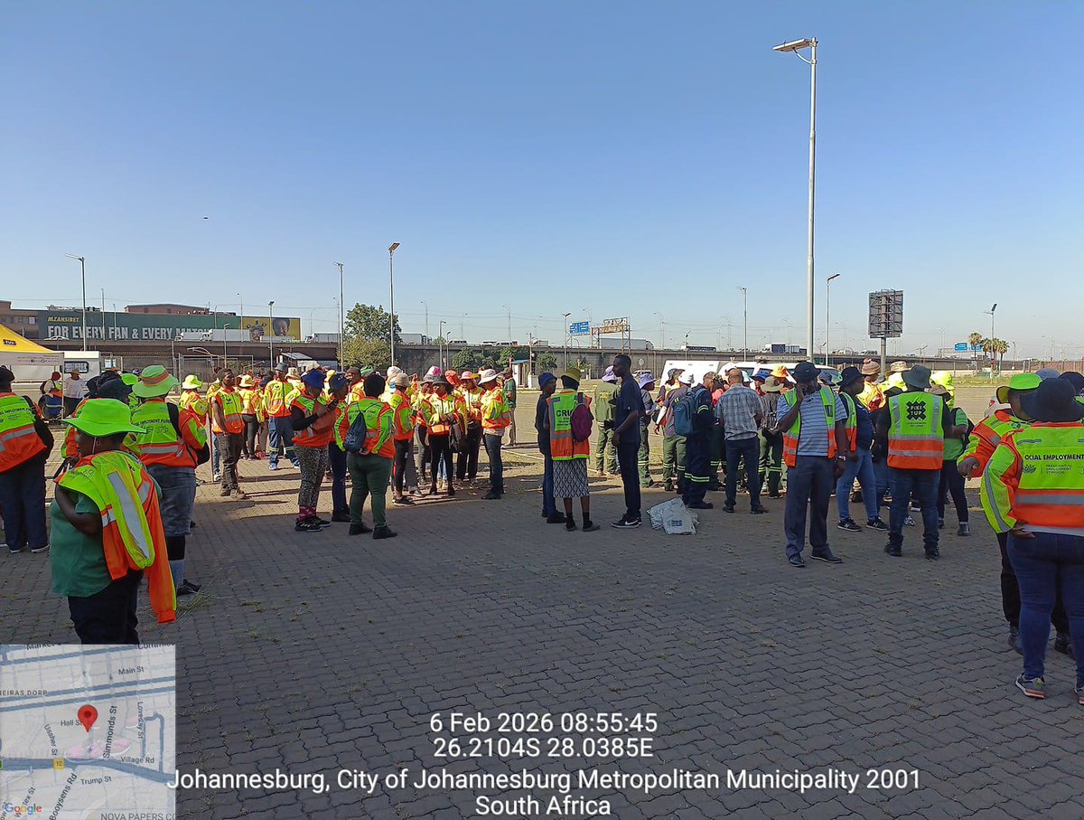 CleanerJoburg's tweet photo. TGIF Jozi! It's HoT HoT HoT π₯΅π₯ today as we Clean the Inner City CBD #G13 #CBDFriday @GDCoGTA @RegionF_Joburg #ReduceReuseRecycle Ward 124 https://t.co/GMNbSwv0i3