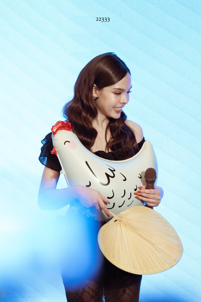 ctrl22333's tweet photo. 抱鸡美女🐓💅
#HometownRomance
#ซอนญ่าศรัณย์ภัทร์
#SonyaSarann
#SonyaSaranpha https://t.co/GEO6q2pTkg