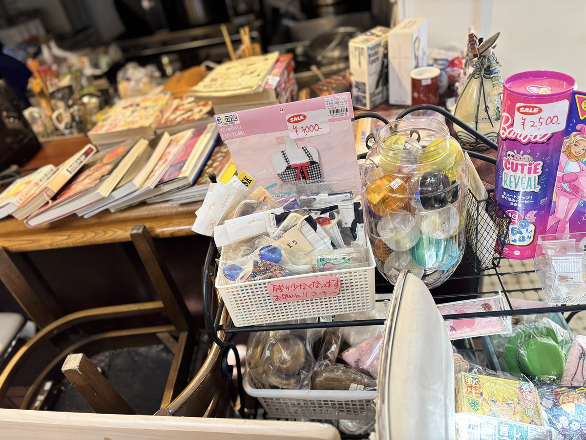 nsdollofficial's tweet photo. 2/7土曜日の実店舗閉店セールは12時-16時です☆ 駐車場も有りますので大型家具等も運べますよ🌟　皆様お誘い合わせの上ご来店お待ちしてます🌟　#調理道具　#食器　#画集　#姫系家具　　#ガレージセール　#nsdollcafe にて https://t.co/JXjycXGwJt