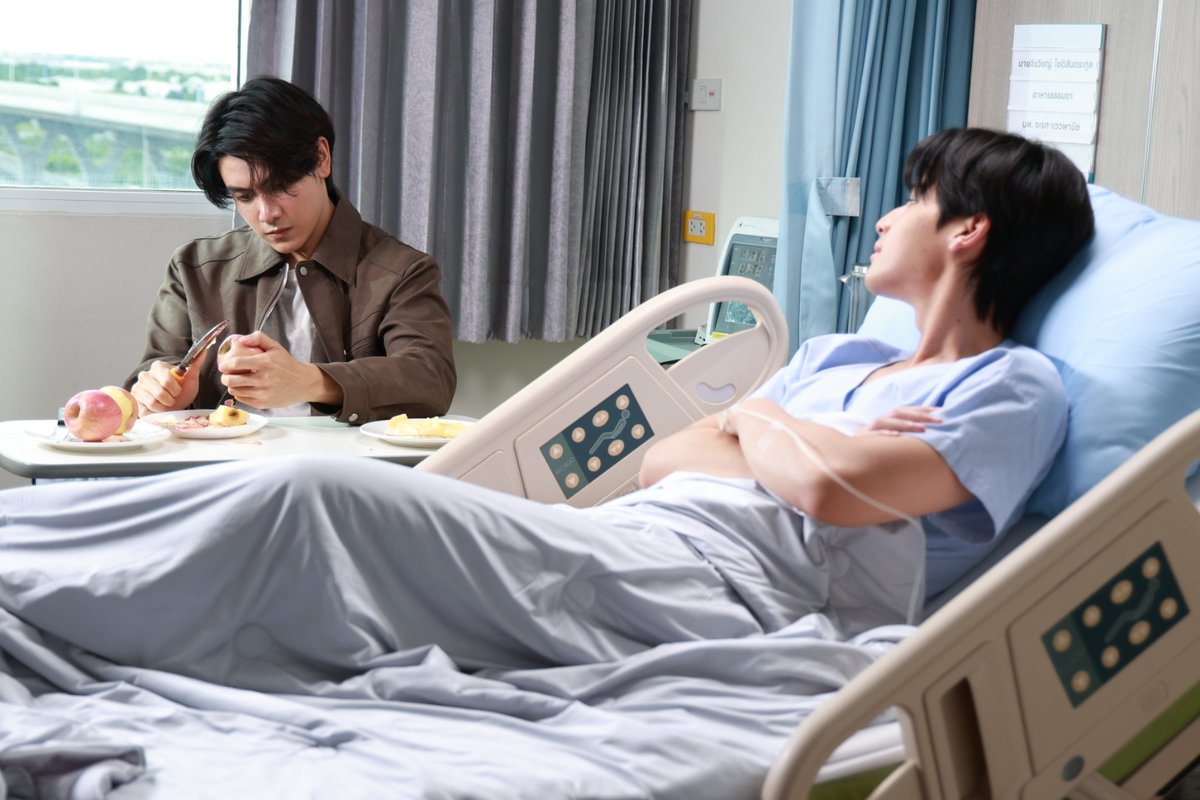 DareYouToDeath's tweet image. แอปเปิ้ลคงไม่ได้กินแล้วค่ะ เจษปอกไปทั้งเนื้อแบบนั้น😂🍎

#DareYouToDeathEP7
[PHOTO BEHIND THE SCENES]