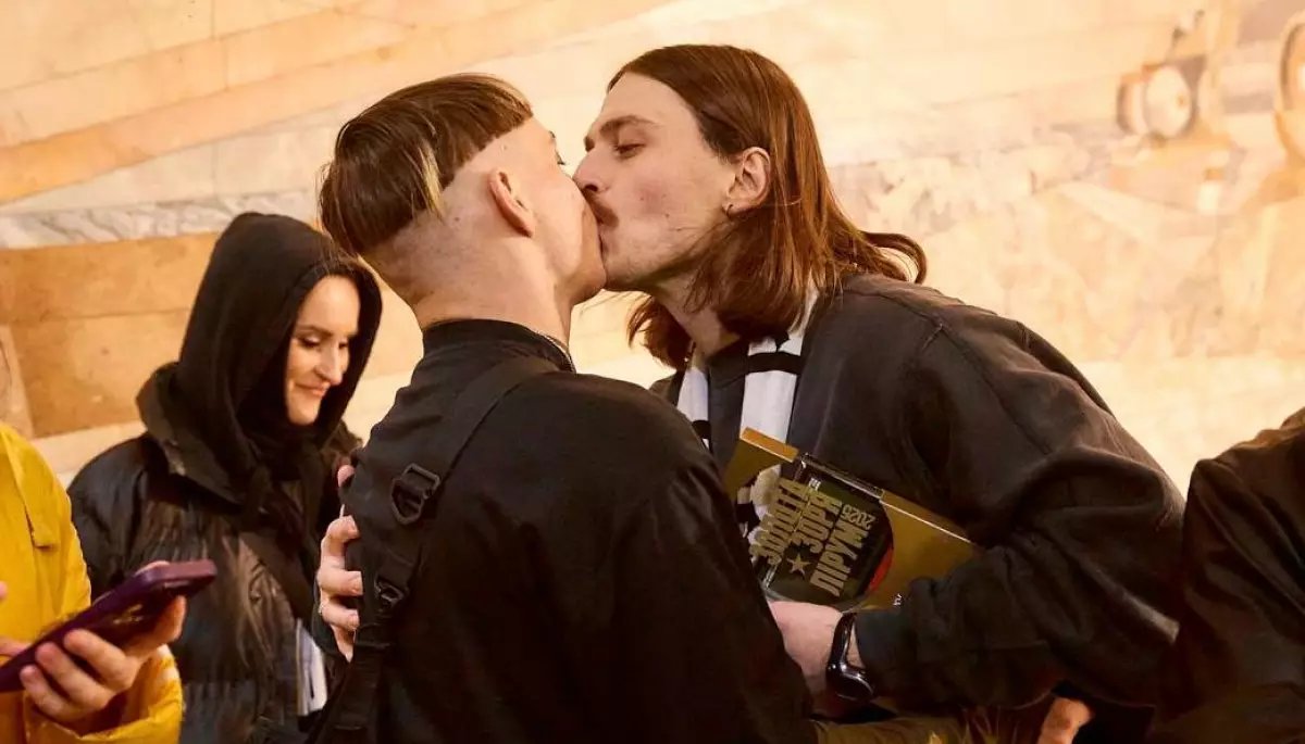 Детектор медіа tweet media