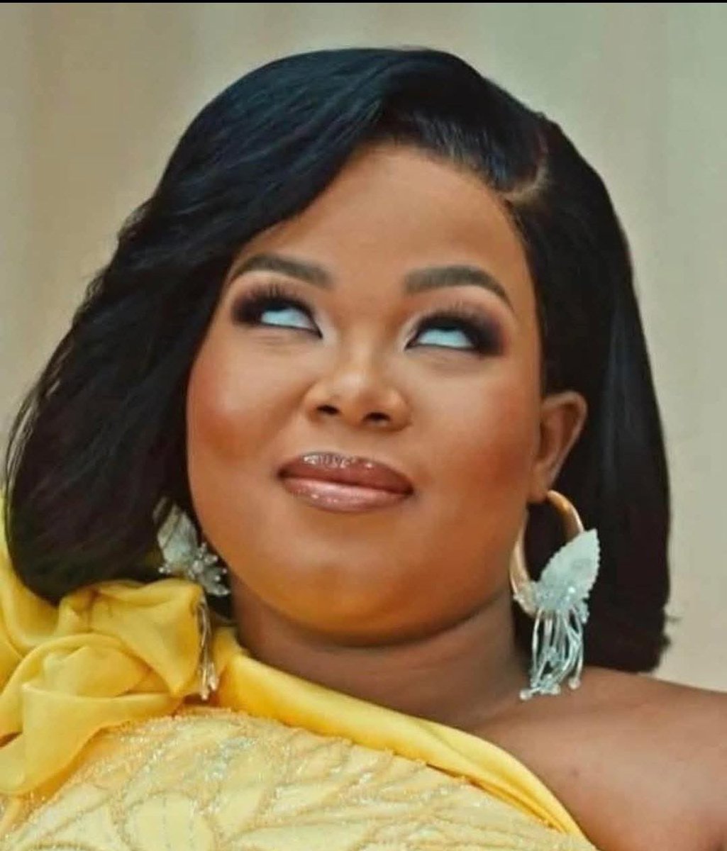 MissDipps's tweet photo. Anonza just let go of the wife…cheating on her for so many years, bedroom le gona u starving her yet o batla sthembu hai https://t.co/m2MWmamgXs