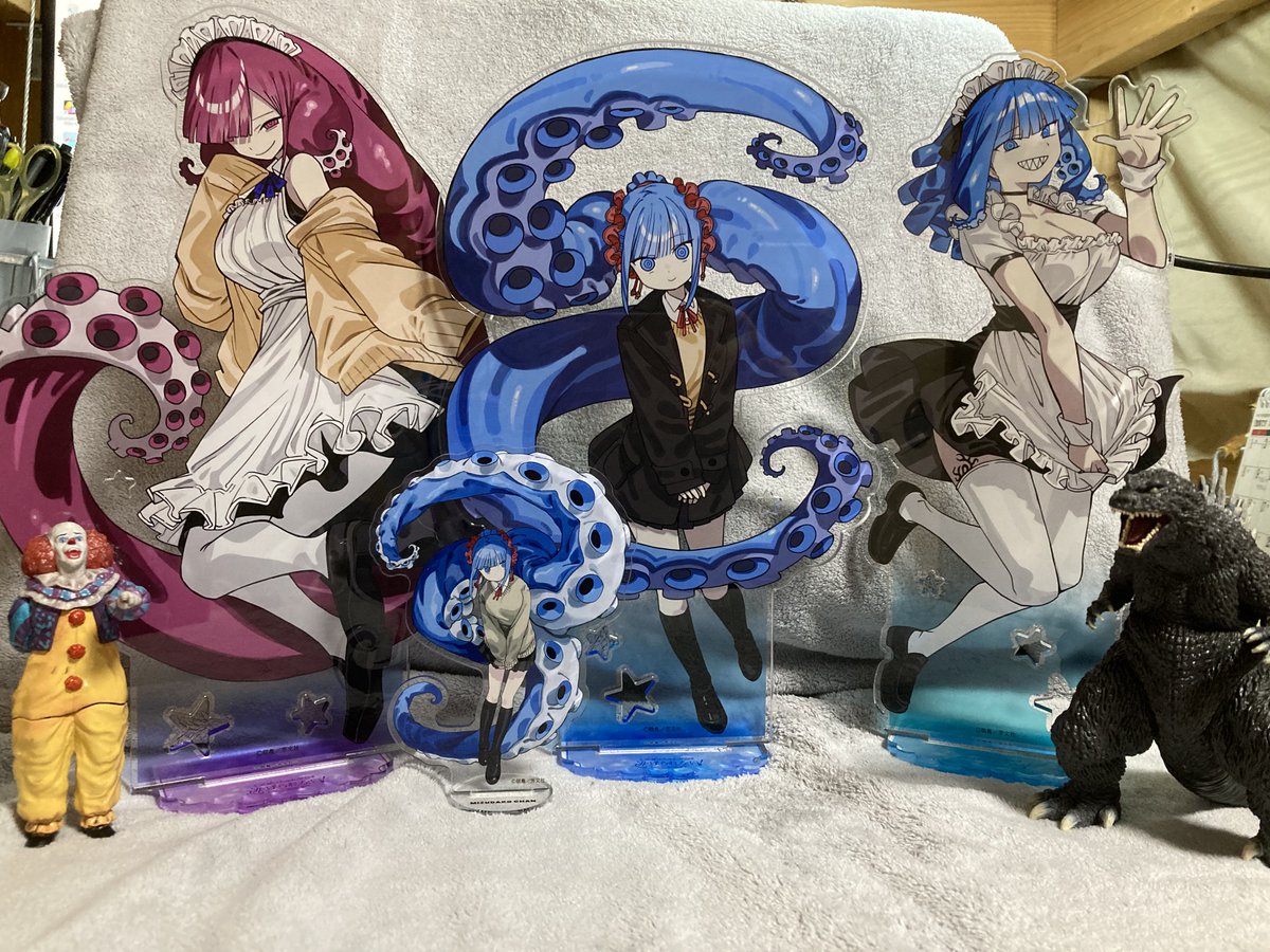 マジでデカいです（最高）
真ん中のミズダコちゃんは一巻特典のやつ