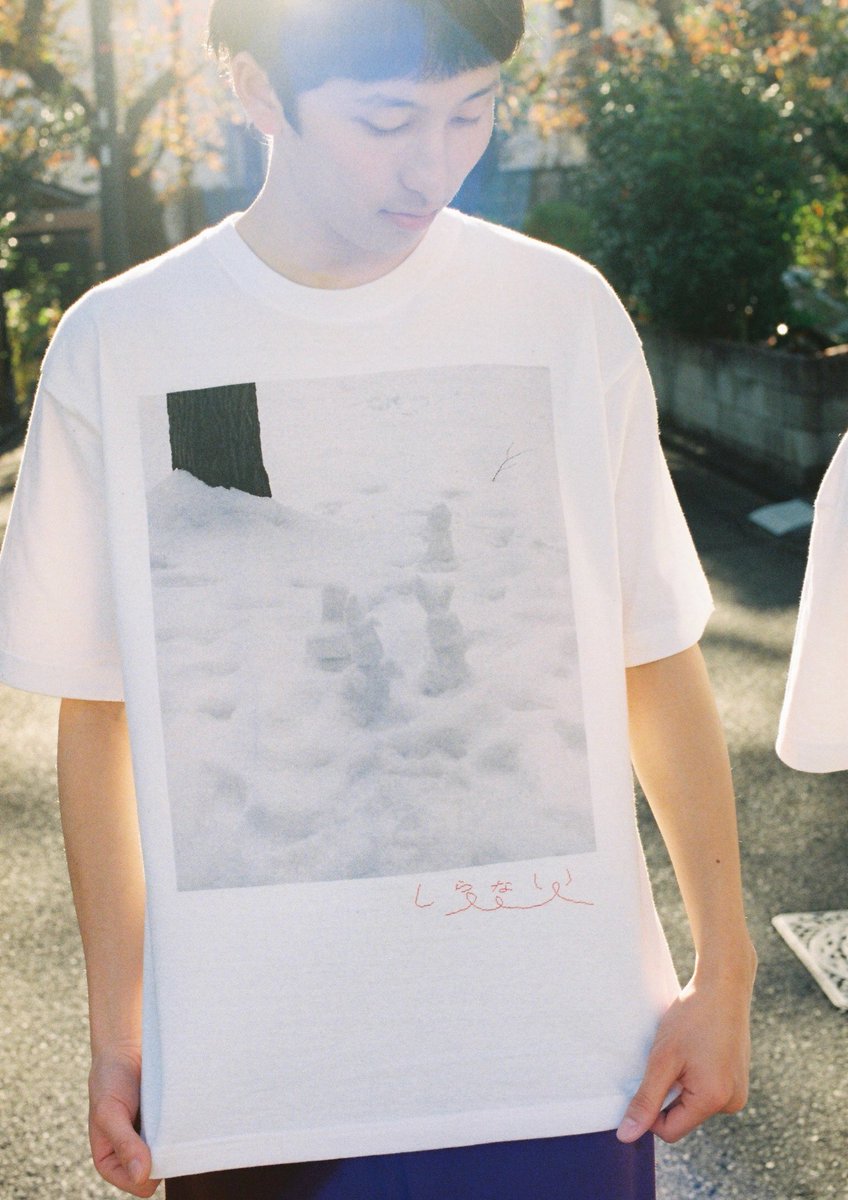 3ee_'s tweet photo. Tシャツとスウェット
受注生産します🪡

2月15日（日）まで受付中です。
今回分を一区切りにしようと思っています。気になっていた方はぜひよろししくお願いいたします🐇

https://t.co/NSclDtCmg7

デザイン：inori 
モデル：TOM / 加藤小夏 https://t.co/1rjqajew3G