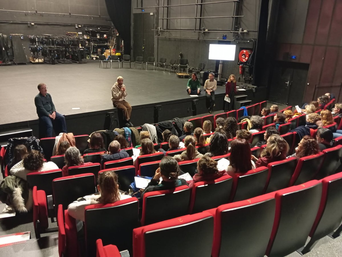 dsden37's tweet photo. Théâtre Olympia de Tours - Formation EVAR pour 60 professeurs des écoles.
Ateliers danse, cinéma, musique, théâtre : l’art comme levier pour explorer les émotions, développer la relation à l’autre et ouvrir des espaces de parole et de création.
@ac_orleanstours https://t.co/37h0nTj3rP