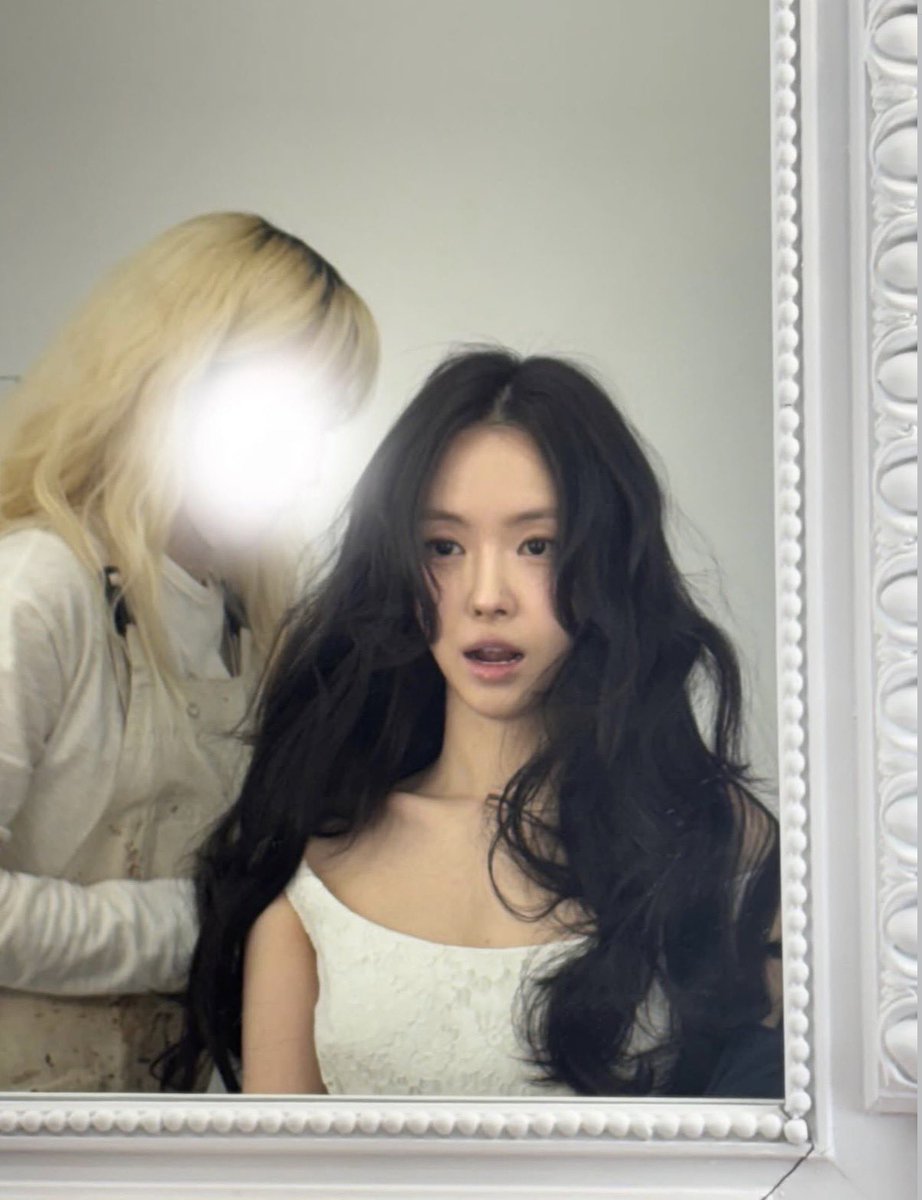 샤갈 그럼 이때 우리가 나중에 포토이즘 뜨고 좋아할 거 생각하묜서 얼마나 헤헤낭니엿을까..... 손나은 너무 좋아서 동네방네자랑하고싶음