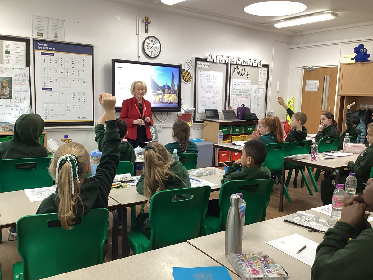 Miss Scott tweet media