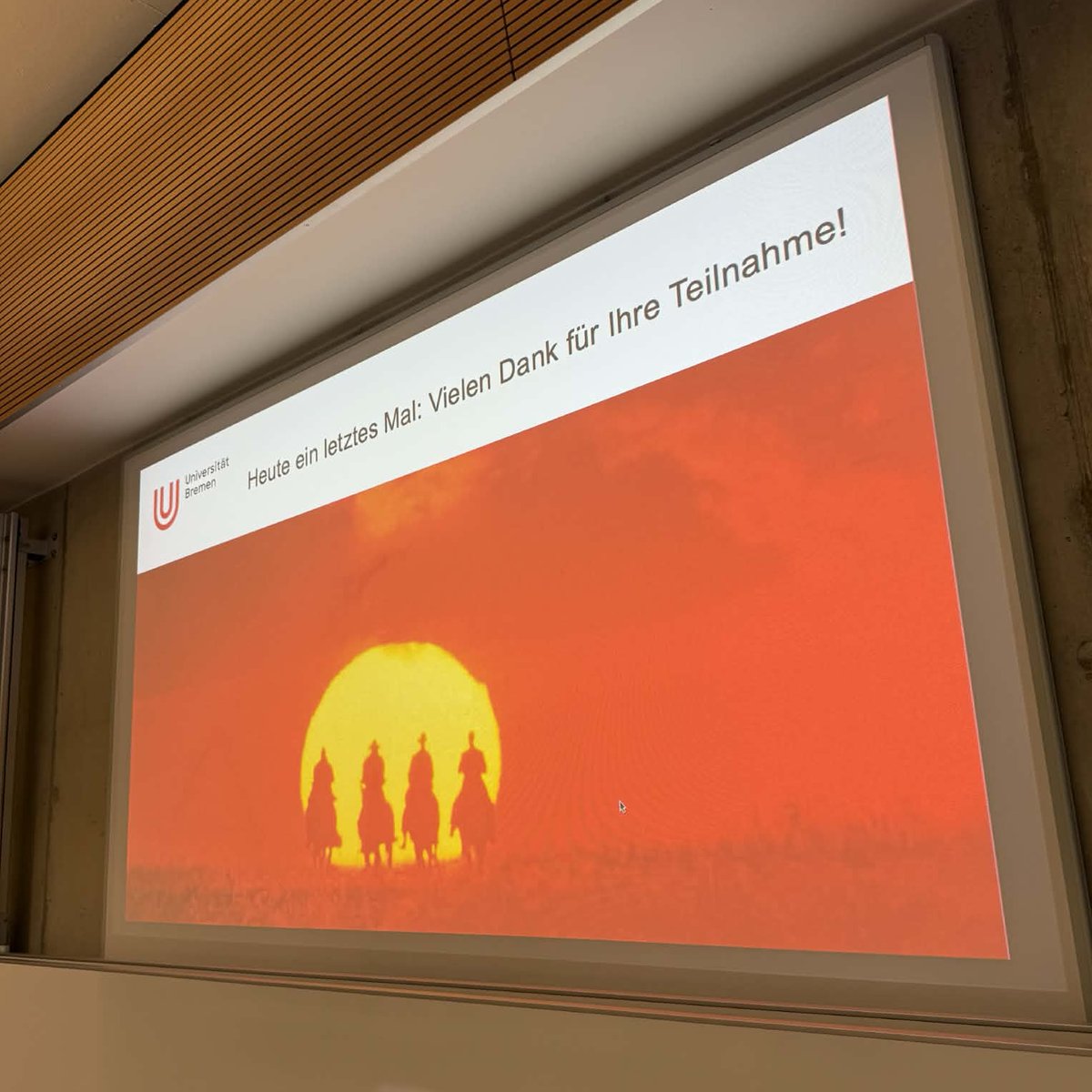 davidnoack's tweet photo. Heute vor einer Woche war meine letzte Seminarsitzung an der Uni Bremen. Fünf Jahre Lehrtätigkeit mit 12 Seminaren an 3 Unis in 2 Städten finden damit ein Ende. Ich bin schon sehr gespannt, wann und wo ich meine nächsten Lehrveranstaltungen geben werde... #Akademia #PostDocLife https://t.co/P8a4wP9zda