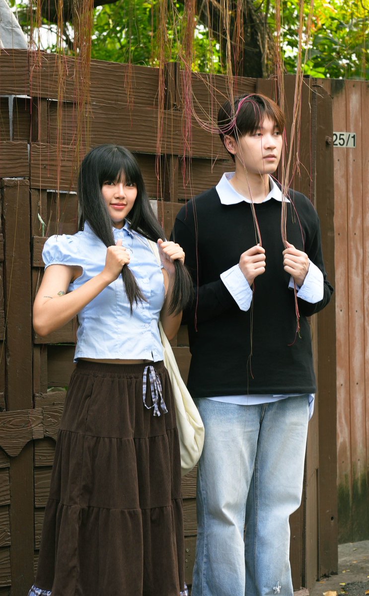 WOMENTERTAIN's tweet image. วาเลนไทน์นี้คนมีคู่ต้องเปิด คนโสดโปรดระวัง! TEMI ชวนคลั่งรักขั้นสุด ในซิงเกิลใหม่ “อวดคนทั้งโลก (flex the world)”

[อ่านต่อ🔗…facebook.com/share/1GzAeWfv……]

MV LINK : youtu.be/fNAMaJCwfLs?si…

#อวดคนทั้งโลก  
#flextheworld  
#TEMI
#kiddorecords