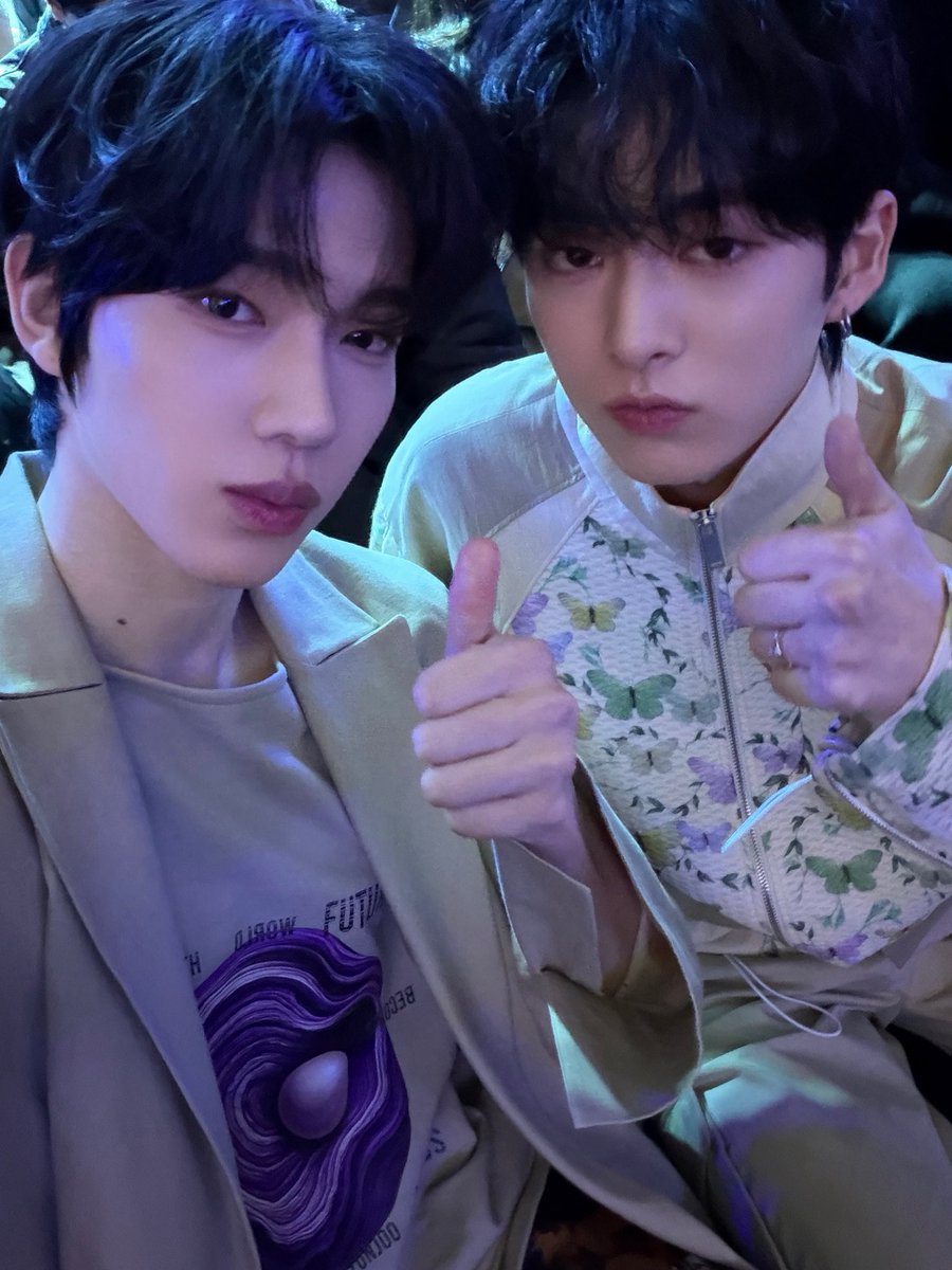 [#카엘]
서울 패션위크 정말 행복한 추억이었습니다
여러 가지 꿈 중 하나를 또 이뤘네요.
덕분입니다 감사합니다 사랑합니다💙

#루네이트 #LUN8  
#SeoulFashionWeek