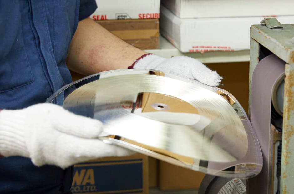 toyokasei's tweet image. 【求人情報🆕】
レコード金型製造スタッフ（正社員）を募集します💿

レコード製造の工程では、いくつかの金型を作る必要があり、それらは電鋳メッキという方法で作り出されます。化学や機械に通じていなくても、興味があれば大丈夫です✨

詳細はこちら🔽
en-gage.net/toyokasei/work… 
#engageで求人