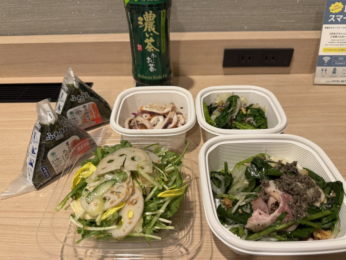 お部屋で古い必殺仕事人を観ながら、のんびりごはん食べました。やっぱり私は野菜たっぷり食べないと、気分は落ち着きません。