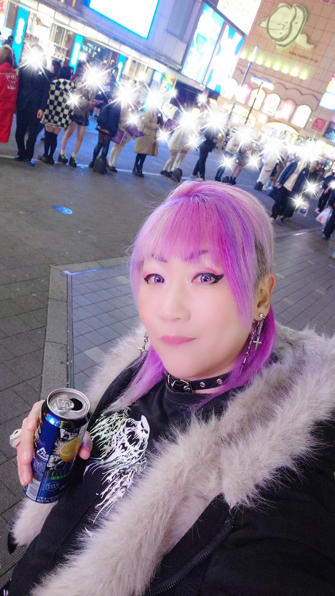 xronoaende's tweet photo. 歌舞伎徘徊なう

 #トー横  #PUNKBBA https://t.co/FVdfQueGf0