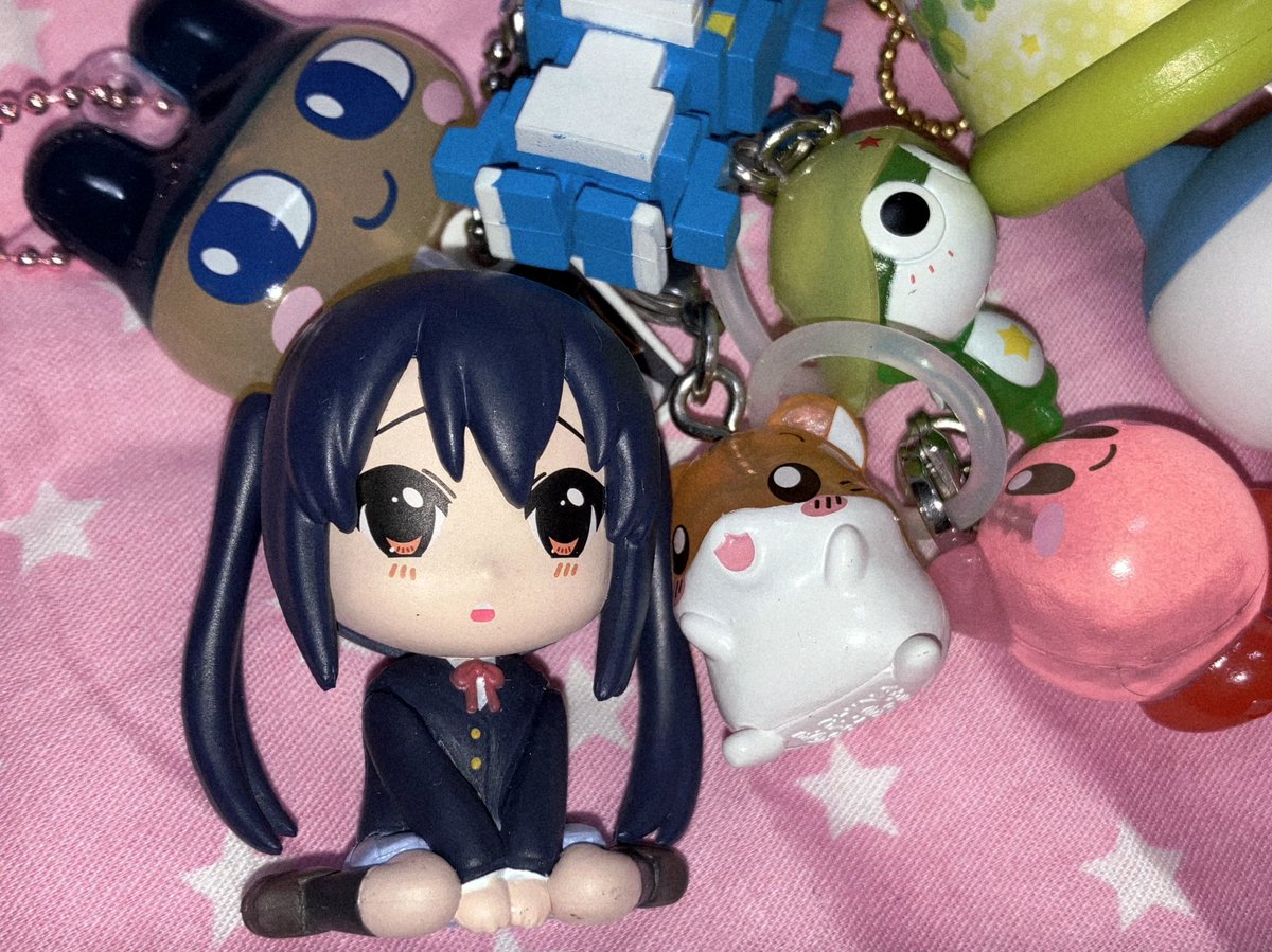 기존 가챠 박스가 꽉 차서
새로운 가챠박스를 마련했어요 ›ᴗ‹