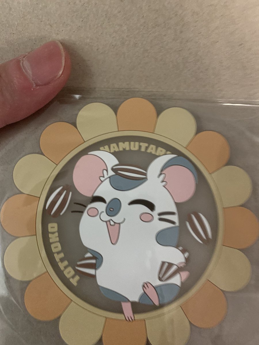 戦利品！
マイクにぶら下がってるクマとネコのカステラ🐻🐈
こうしくんのコースター🐹