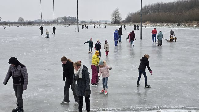 Vandaag Actueel Weer janvissersweer.nl/vandaag-actuee… Het Zweedse Karesuando heeft de KOUDSTE JANUARI sinds 1893 achter de rug. Het gemiddelde bedroeg -22,4º tegen normaal -13,7º.  Oppervlakte zee-ijs Oostzeegebied (vooral Finse Golf en Botnische Golf) momenteel 144.000 km2, vorige jaar