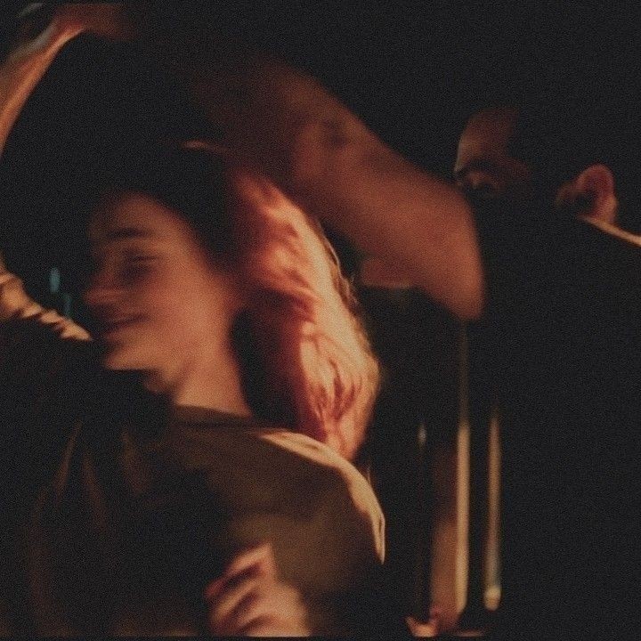 “Tamam.
Yaşamak pek iç açıcı değil.
Ama sen varsın.”