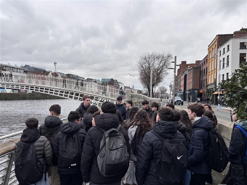 ¡El alumnado de 3º de la ESO disfrutan de su inmersión lingüística en Irlanda 🇮🇪!

Déjales un mensaje 📨 en los comentarios 👇
#Intercambio