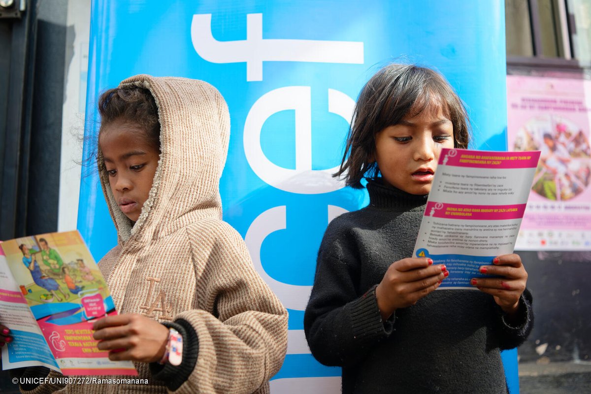 UNICEFMada's tweet photo. When girls have access to information, they have power. 📖✨
Power to learn, to speak up, and to shape their future.
#GirlsGoals https://t.co/3V3JwMDCgN