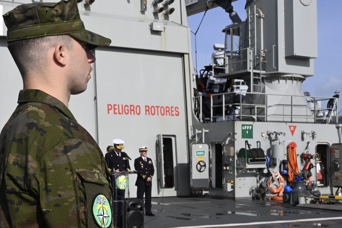 Defensagob's tweet photo. La @NATO sigue desarrollando su mayor ejercicio del año, el #SteadfastDart26.

Personal de la Brigada 'Almogávares' VI de Paracaidistas del @EjercitoTierra y los buques de la @Armada_esp 'Castilla' y 'Cristóbal Colón' comienzan su despliegue para incorporarse a las maniobras. https://t.co/ZFIBvKCsxO