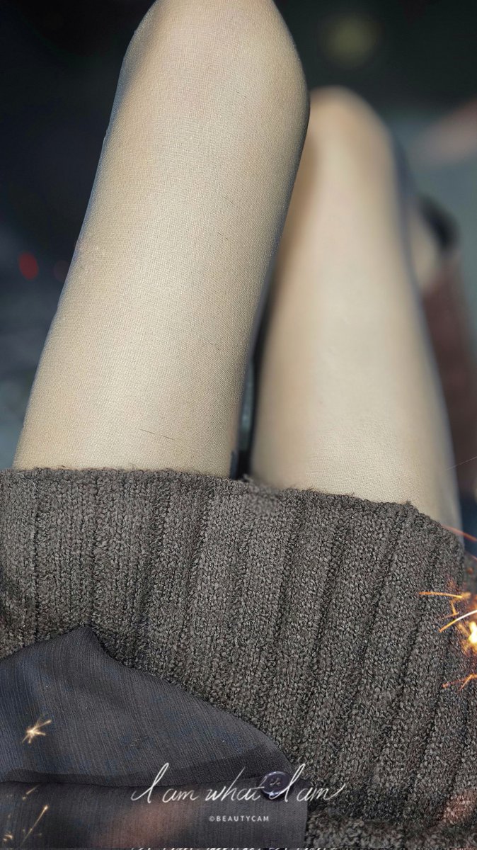 OnlyBatCats's tweet image. 不太能理解
冬天的毛線針織迷你裙？

反正也是買了🤭
反正也是穿來上班了🤣
蠻好看的
似乎也有修身的顯瘦的效果
而且很柔軟保暖（只暖屁股🤣

明天公司尾牙
幫忙集氣一下
我要抽頭獎啦！