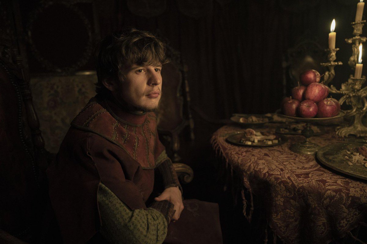 starkcanarie's tweet image. “Knight me. I will take my cousin’s place” never has a homie, homied like SER RAYMUN FOSSOWAY that’s a real knight of honor #AKnightOfTheSevenKingdoms