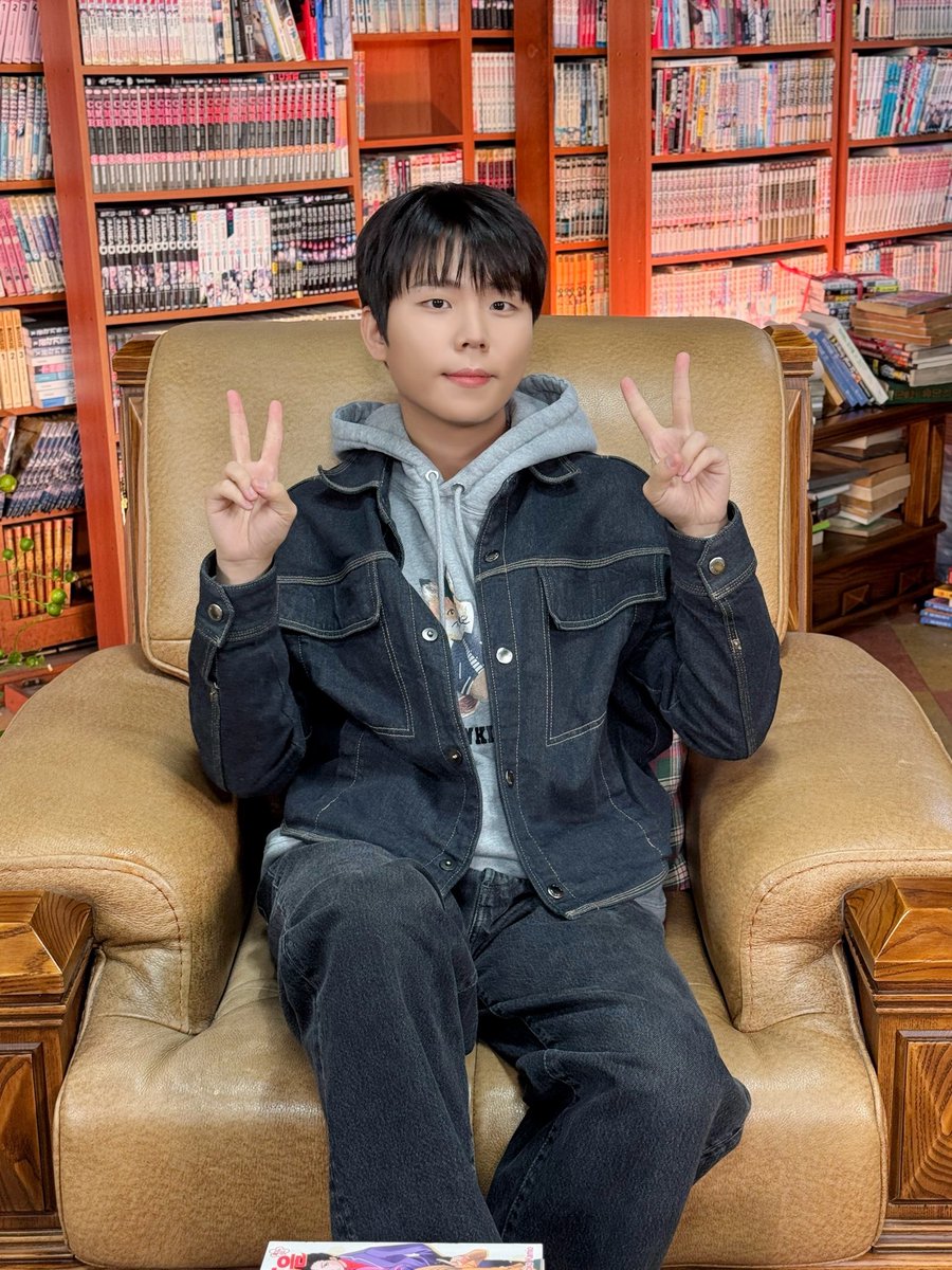 singingmanabang's tweet photo. 【완결】
노래방 옆 만화방 손님 여러분 🎤📚
그동안 저희 만화방을
사랑해 주셔서 감사합니다 🙇‍♂️

노래방 옆 만화방은
잠시 봄방학에 들어갑니다.
3월 개학과 함께 새로워진
시즌2로 돌아올게요!

🤫
2월 12일 목요일 오후 5시
승환 알바생의 깜짝선물을
놓치지 마세요💝

#정승환 #노래방옆만화방 https://t.co/r9X3ZIFrmM