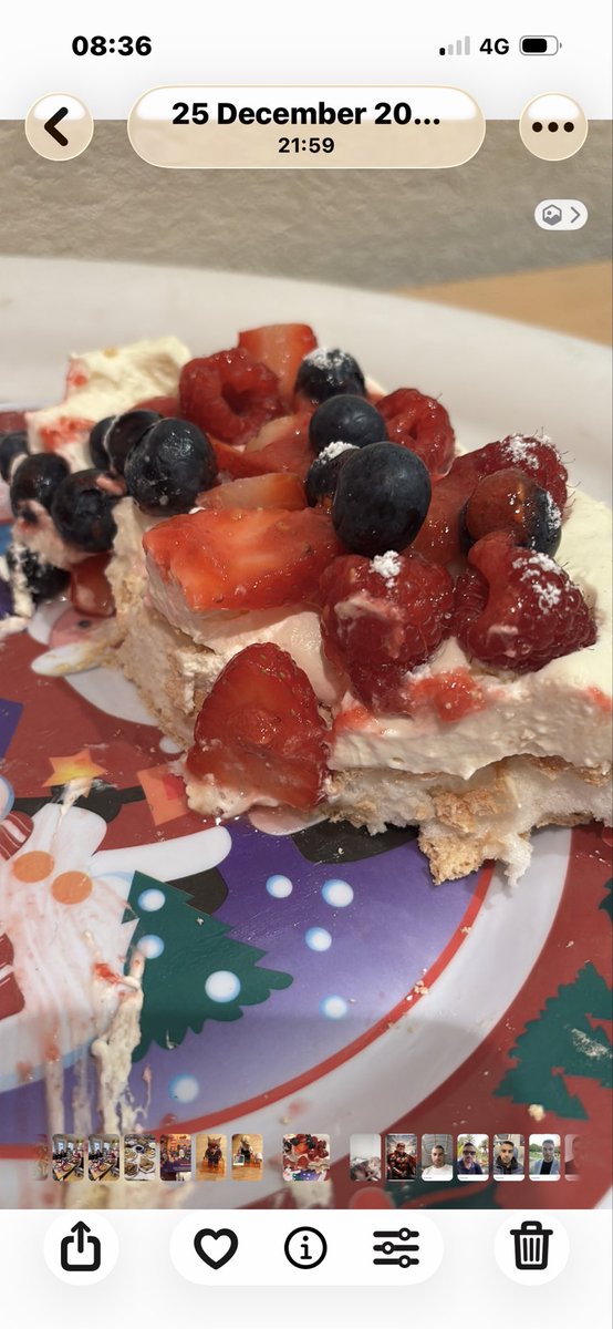 bakinghunter's tweet image. An Xmas bake, I didn’t get around to posting. Strawberry , Raspberry and Blueberry Pavlova. It got demolished quick lol Super easy and delicious. 😋