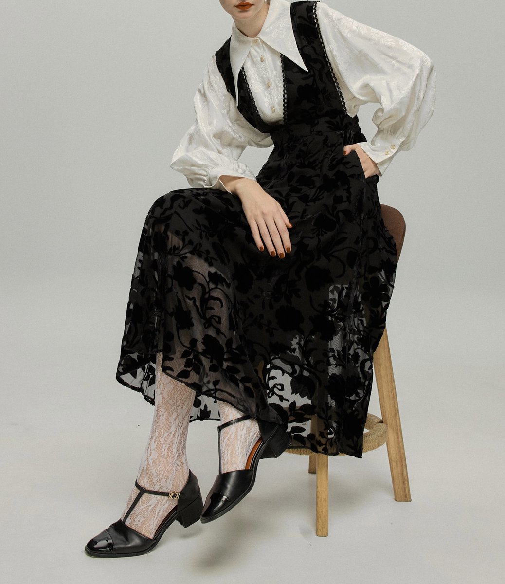 2月9日(月)再販開始 《私に物語を聞かせて》Black #TNEWTIES