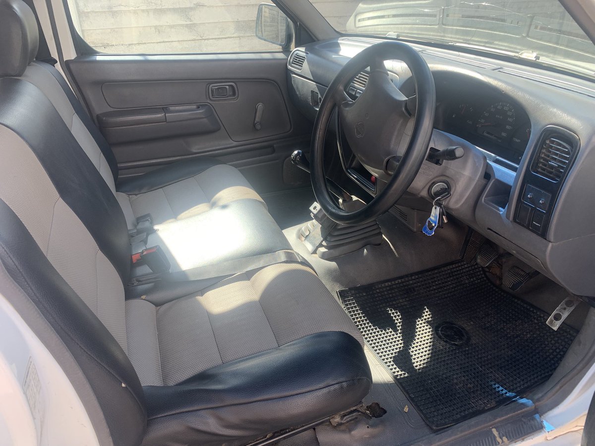 Right!!! Varikuda workhorse iri ndibatei no musondosi, ndikuda $6,5k 
Nissan Hardbody 2006 (petrol)