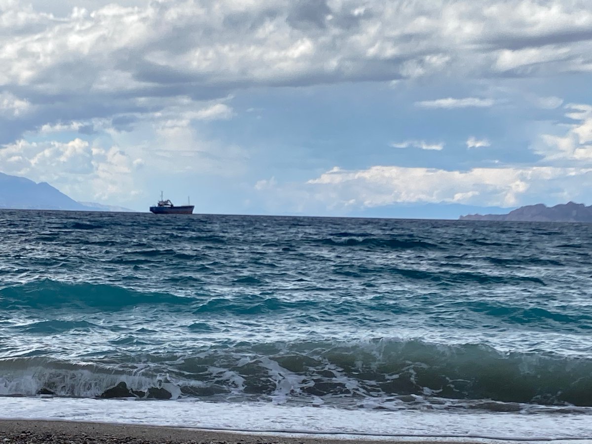 MachuraJerzy's tweet image. #DailyPictureTheme is 

#Undulating  shore of the Gulf of Corinth 🌊🌊 😃
#Greece #GulfofCorinth #sea #ships 
📷(my) 🇬🇷