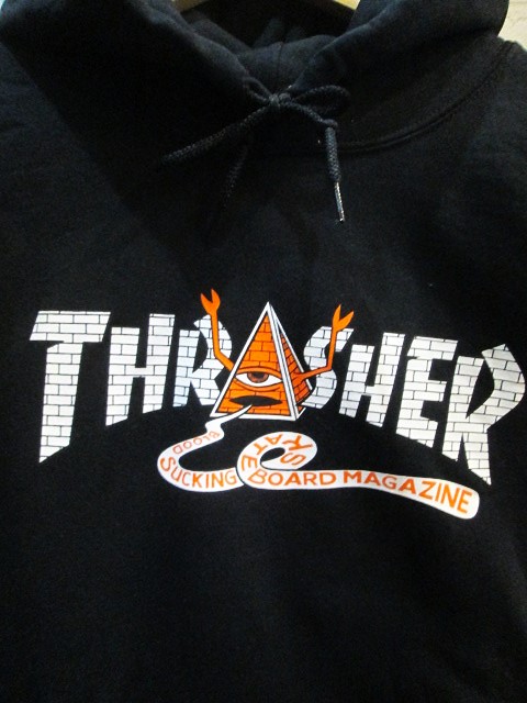 新入荷！

THRASHER (スラッシャー) x TOY MACHINE (トイマシーン)　PYRAMID SWEAT HOODIE

shop.mad-section.com/?pid=190409858
↑ご注文はこちら