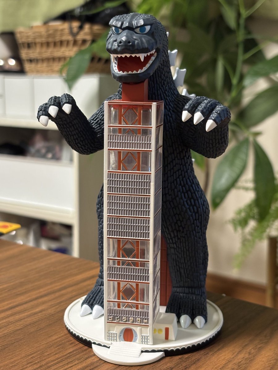 今夜の晩酌フィギュアはゴジラタワー！このソフビ、ベリーグッドです