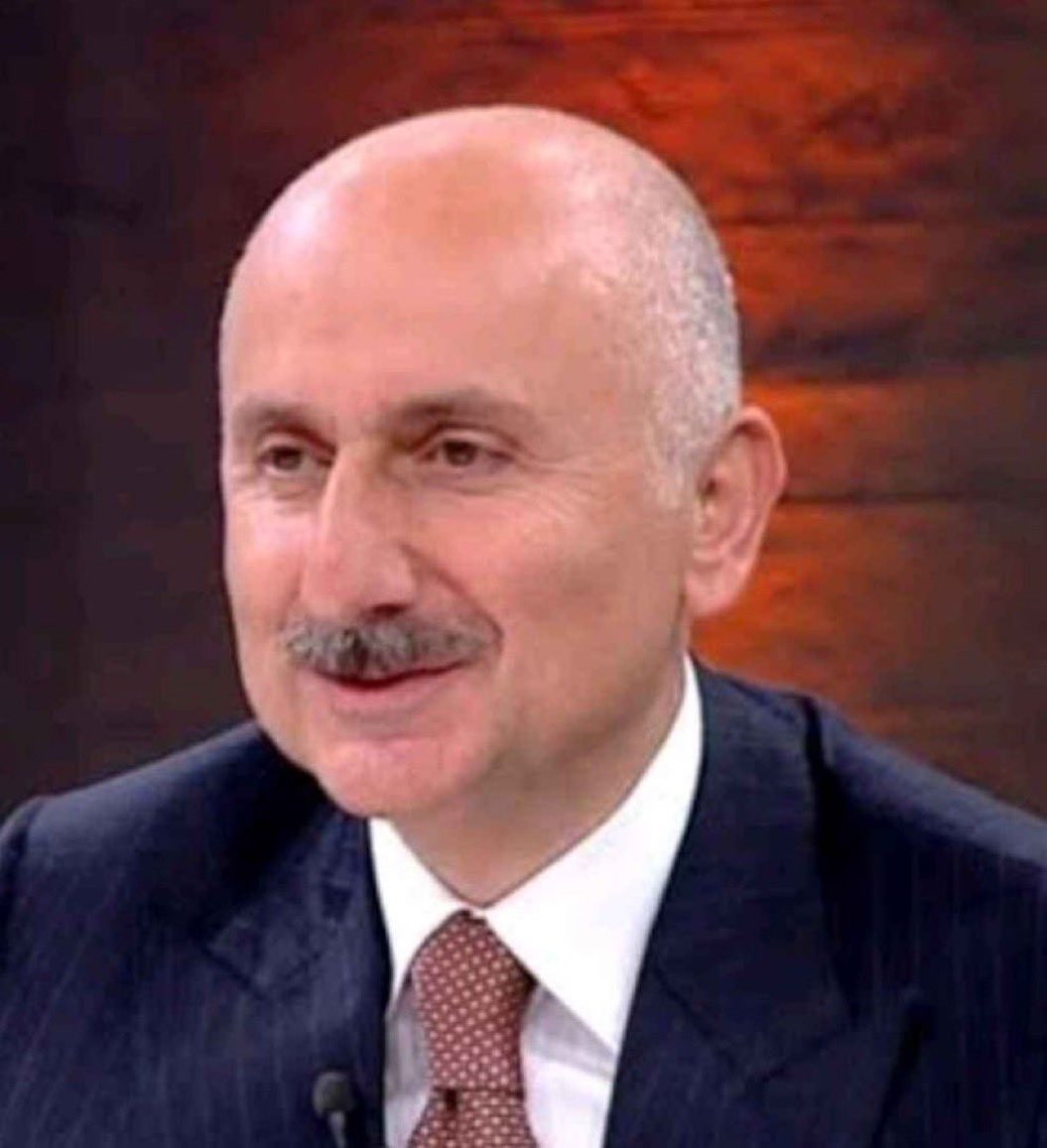 Bant daraltarak enkaz altında kurtarılmayı bekleyenlerin sesini niçin kestigini sırıtarak anlatan AKP’nin ulaştırma bakanı.
Yüzünde ne utanma vardı ne de pişmanlık

Seni de asla unutmayacağım, unutturmayacağım

#6subat2023