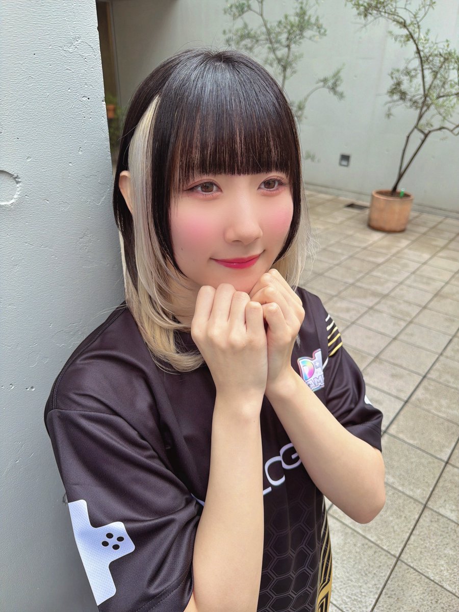 グッズ解禁だ〜！！！！

私たちが着ているユニフォームと
ユニフォームを着用したグッズたち！！！

顔面マウスパッドやばすぎ🤣
使用用予備用保存用必要なやつやん🥹

イベントは2/14！
たのしみだ〜！！！
チケットもまだ販売中だよ🥰

(撮影:緒方佑奈)

#ダイアローグ