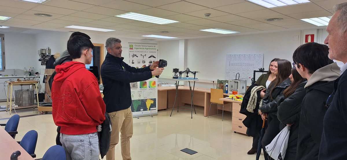 Ayer visitaron la instalaciones de la Escuela estudiantes de bachillerato del Colegio San José de Ciudad Real del D`Pazo de Daimiel, de Malagon y Madridejos. Esperamos que os gustara!!!
